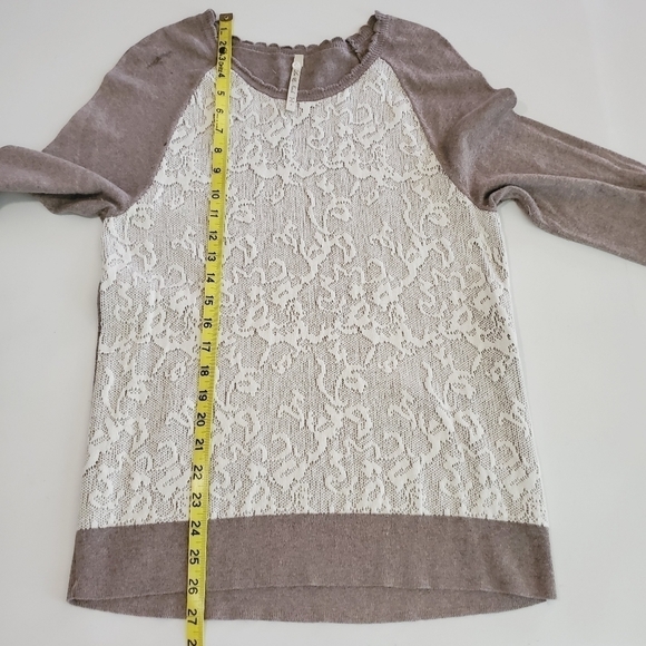 1087 * Leo & Nicole Lace Front Sweater Tan White Size L - Picture 8 of 9